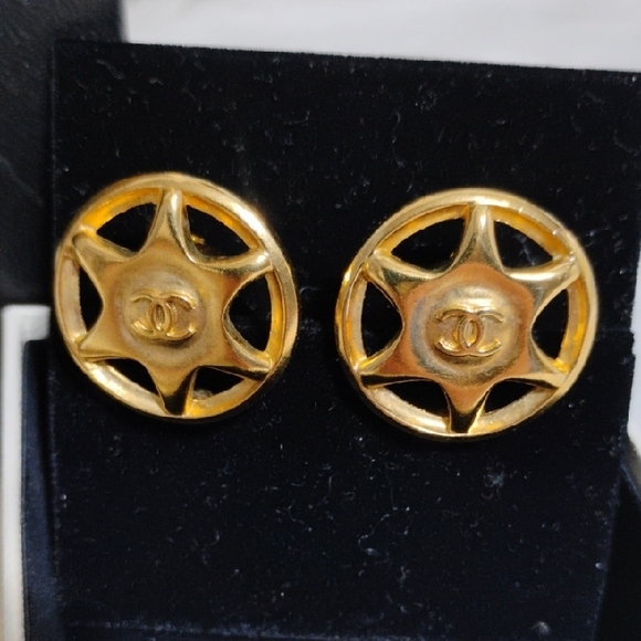 SALE! Authentic CHANEL Coco Mark Vintage Gold Plated Star Motif Earrings W Box - Picture 2 of 11